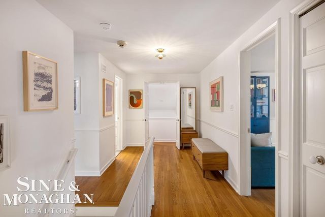 565 Lochmoor Boulevard, Grosse Pointe Woods, MI 48236