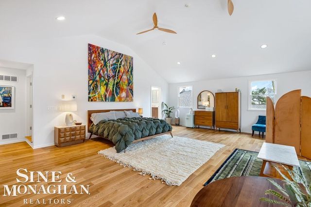 565 Lochmoor Boulevard, Grosse Pointe Woods, MI 48236
