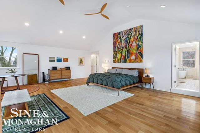565 Lochmoor Boulevard, Grosse Pointe Woods, MI 48236
