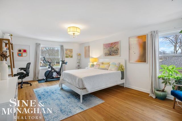 565 Lochmoor Boulevard, Grosse Pointe Woods, MI 48236