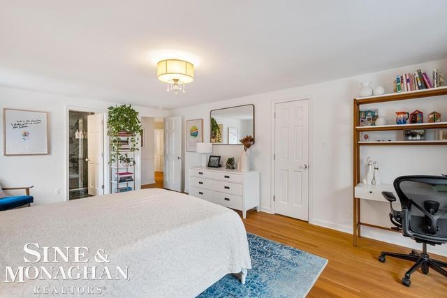 565 Lochmoor Boulevard, Grosse Pointe Woods, MI 48236