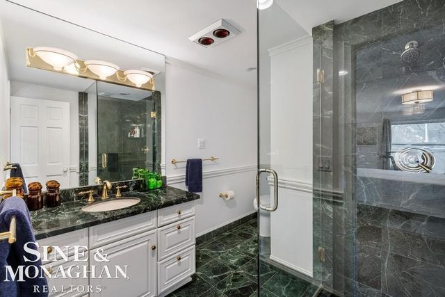 565 Lochmoor Boulevard, Grosse Pointe Woods, MI 48236