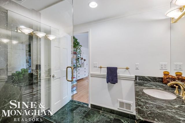 565 Lochmoor Boulevard, Grosse Pointe Woods, MI 48236