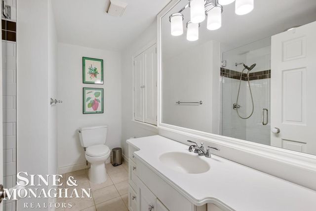 565 Lochmoor Boulevard, Grosse Pointe Woods, MI 48236