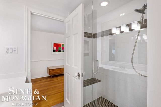 565 Lochmoor Boulevard, Grosse Pointe Woods, MI 48236