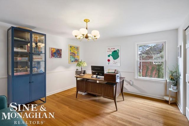 565 Lochmoor Boulevard, Grosse Pointe Woods, MI 48236