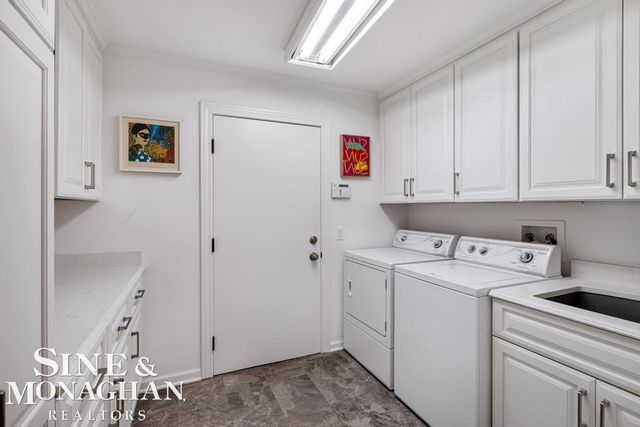 565 Lochmoor Boulevard, Grosse Pointe Woods, MI 48236