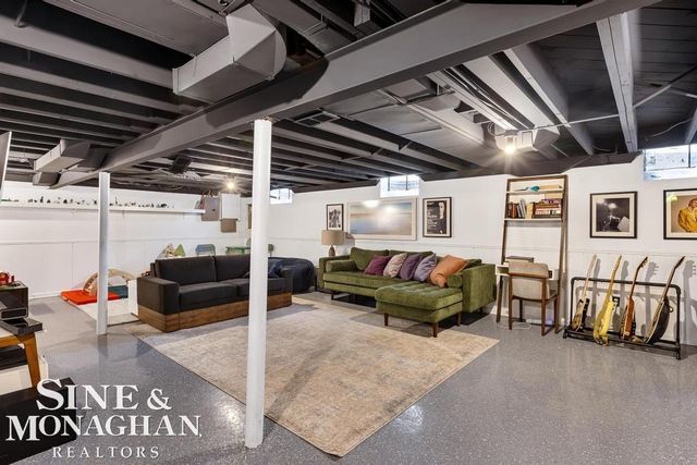 565 Lochmoor Boulevard, Grosse Pointe Woods, MI 48236