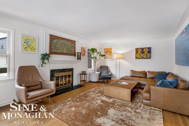 565 Lochmoor Boulevard, Grosse Pointe Woods, MI 48236