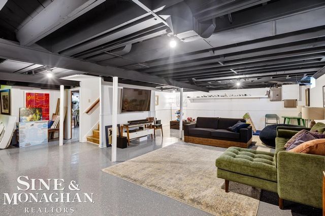 565 Lochmoor Boulevard, Grosse Pointe Woods, MI 48236