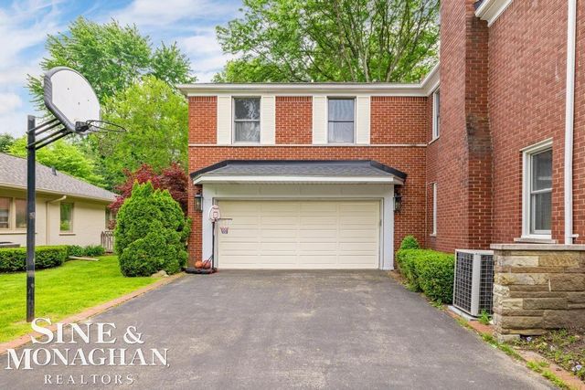 565 Lochmoor Boulevard, Grosse Pointe Woods, MI 48236