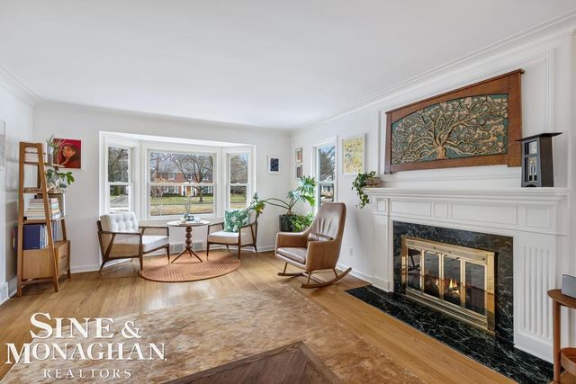 565 Lochmoor Boulevard, Grosse Pointe Woods, MI 48236