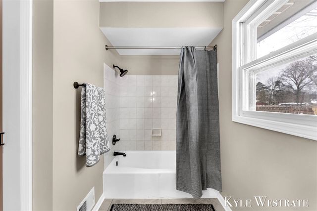 3121 Memorial Drive, Holland, MI 49424