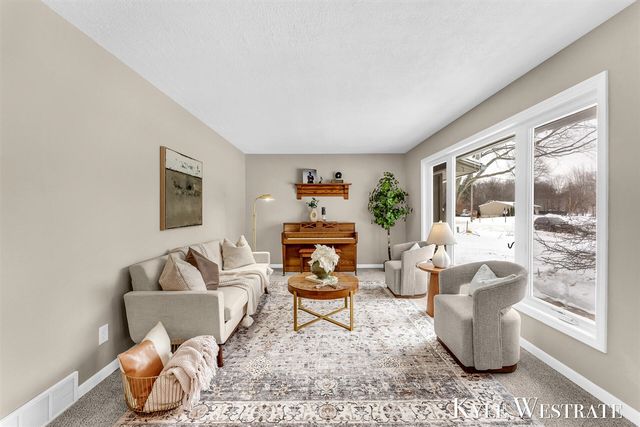 3121 Memorial Drive, Holland, MI 49424