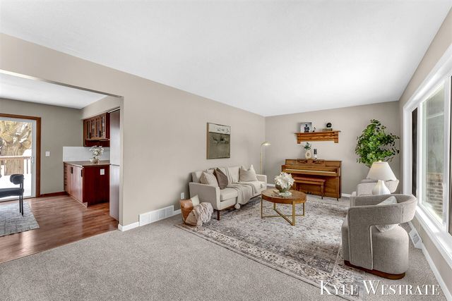 3121 Memorial Drive, Holland, MI 49424