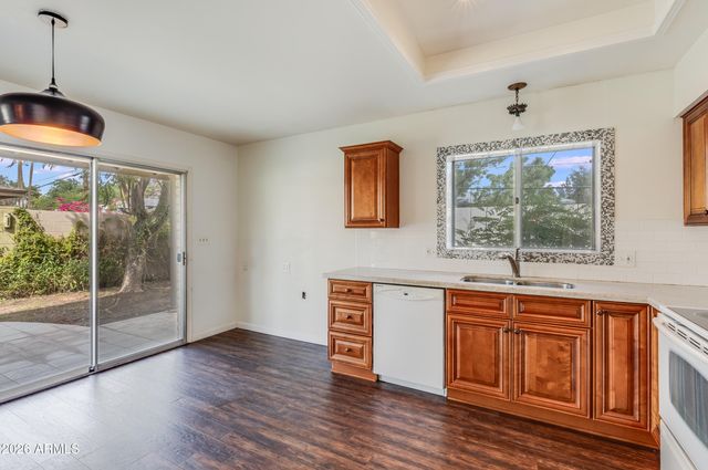 6219 N 10th Way, Phoenix, AZ 85014