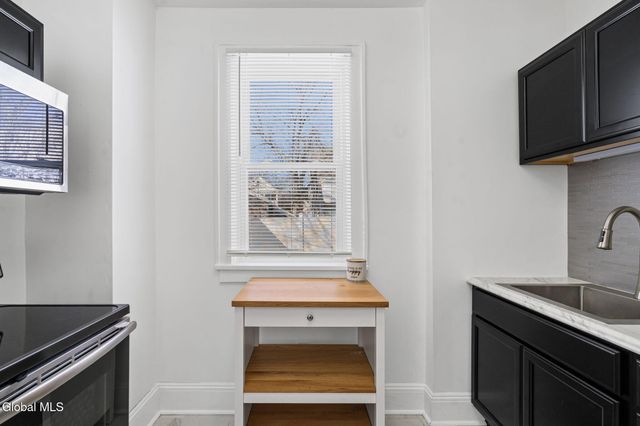 10 Jesse Court, Troy, NY 12180