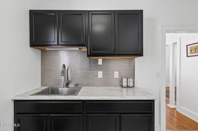 10 Jesse Court, Troy, NY 12180