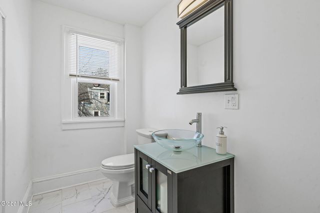 10 Jesse Court, Troy, NY 12180