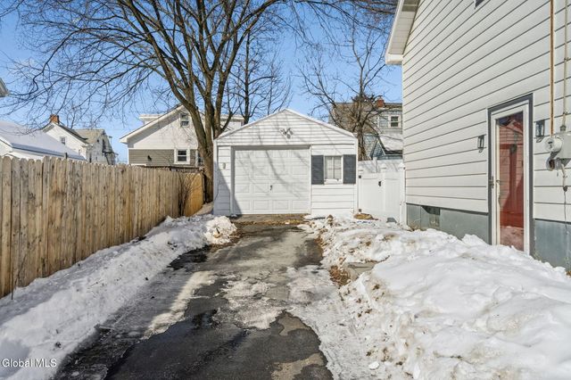 10 Jesse Court, Troy, NY 12180