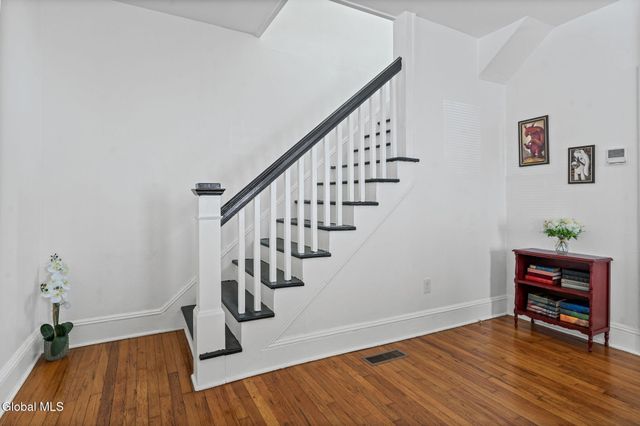 10 Jesse Court, Troy, NY 12180