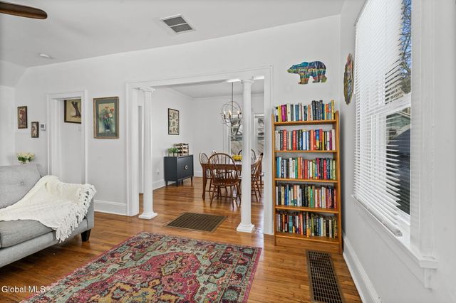 10 Jesse Court, Troy, NY 12180