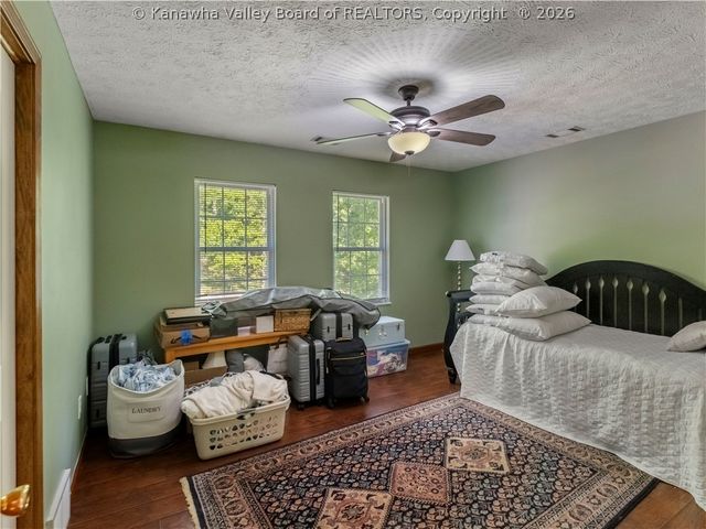 8 Beech Lane, Hurricane, WV 25526