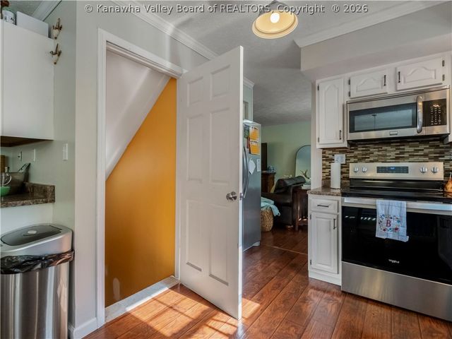 8 Beech Lane, Hurricane, WV 25526