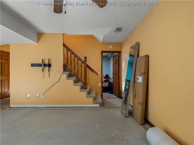 8 Beech Lane, Hurricane, WV 25526
