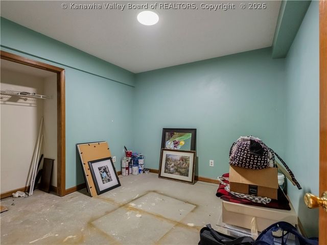8 Beech Lane, Hurricane, WV 25526