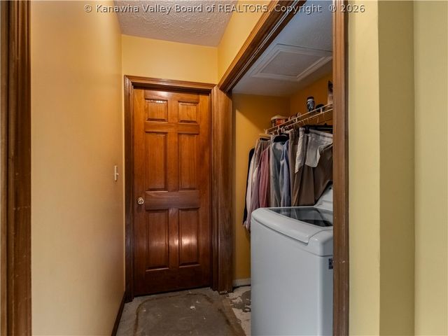 8 Beech Lane, Hurricane, WV 25526