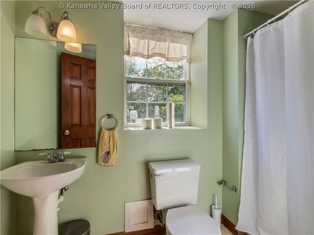 8 Beech Lane, Hurricane, WV 25526