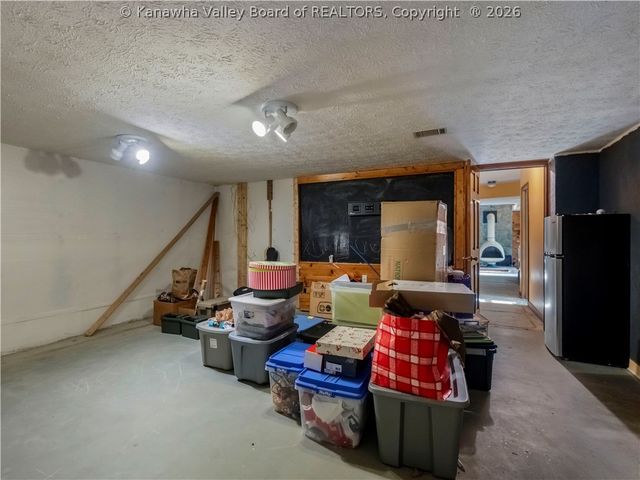 8 Beech Lane, Hurricane, WV 25526