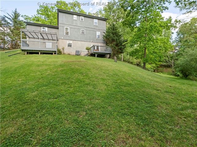 8 Beech Lane, Hurricane, WV 25526