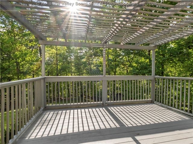 8 Beech Lane, Hurricane, WV 25526