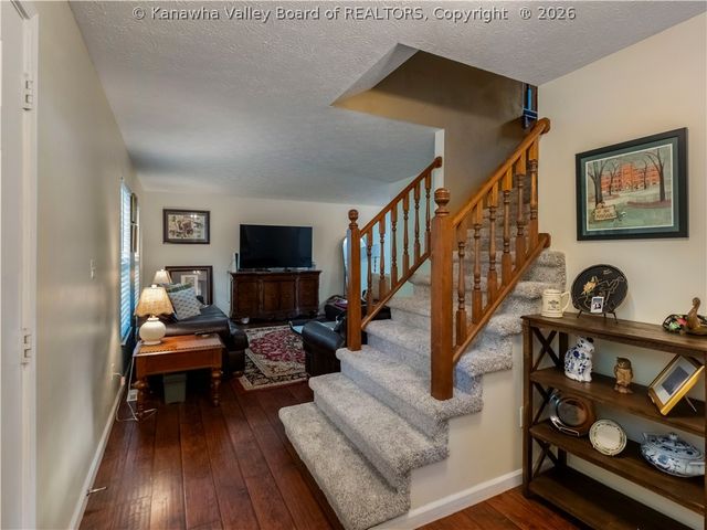 8 Beech Lane, Hurricane, WV 25526