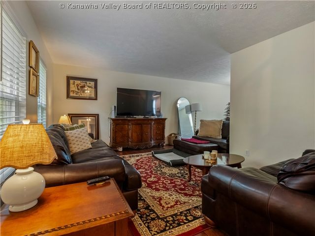 8 Beech Lane, Hurricane, WV 25526