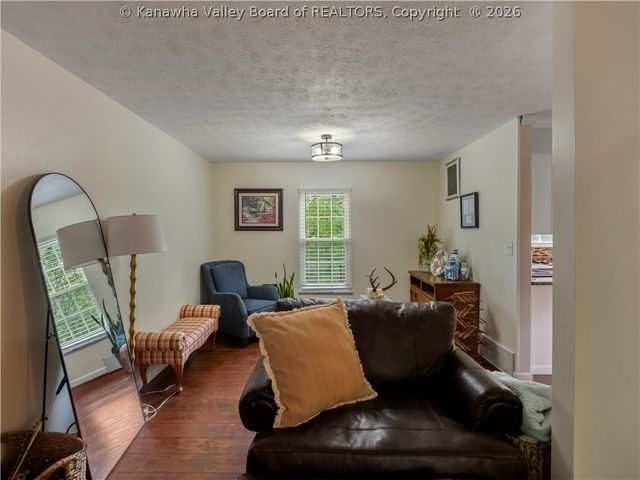 8 Beech Lane, Hurricane, WV 25526