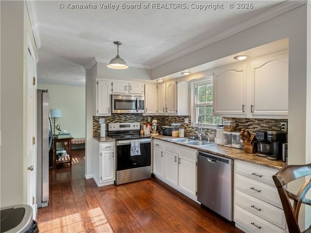 8 Beech Lane, Hurricane, WV 25526
