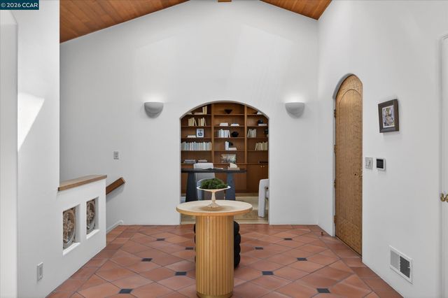 25 Woodacres Ct, Orinda, CA 94563