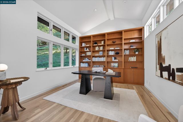 25 Woodacres Ct, Orinda, CA 94563