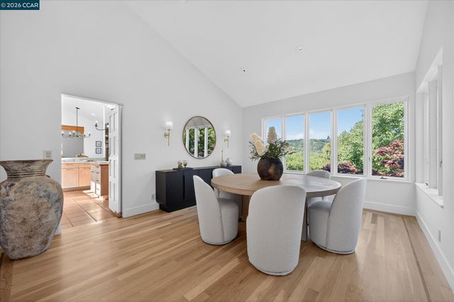 25 Woodacres Ct, Orinda, CA 94563