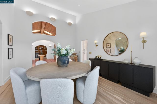 25 Woodacres Ct, Orinda, CA 94563