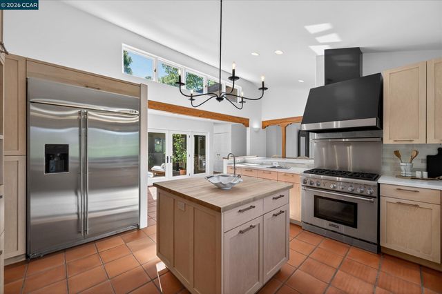 25 Woodacres Ct, Orinda, CA 94563