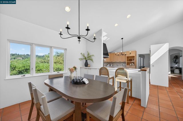 25 Woodacres Ct, Orinda, CA 94563