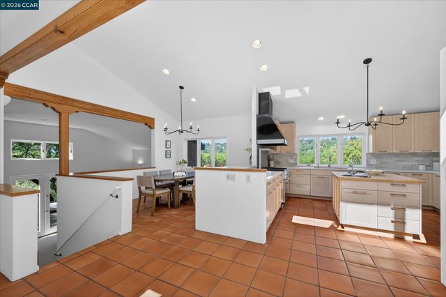 25 Woodacres Ct, Orinda, CA 94563