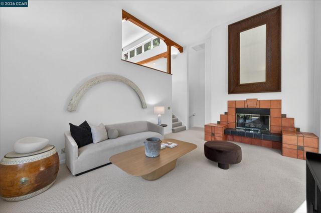 25 Woodacres Ct, Orinda, CA 94563