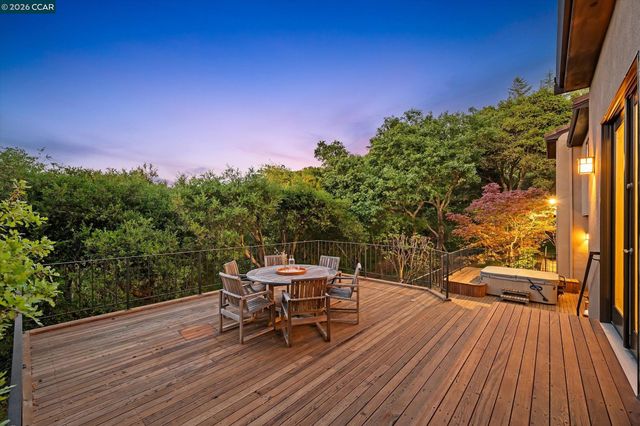 25 Woodacres Ct, Orinda, CA 94563