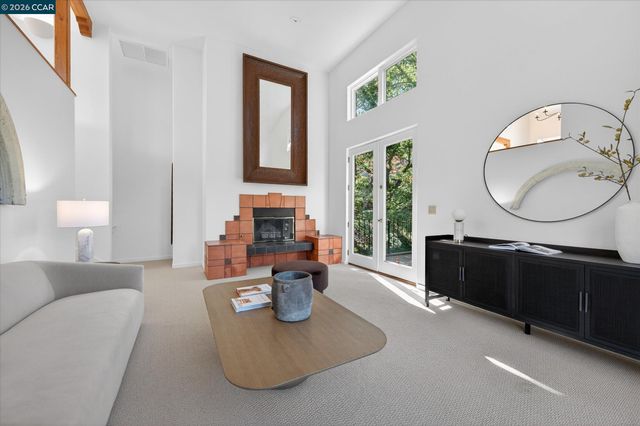 25 Woodacres Ct, Orinda, CA 94563