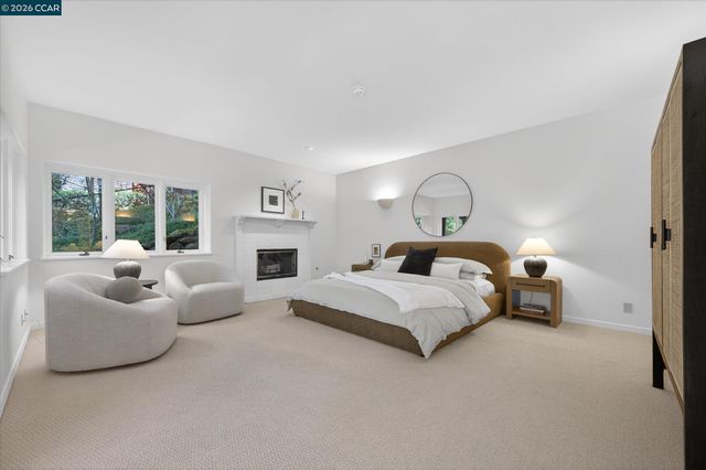 25 Woodacres Ct, Orinda, CA 94563